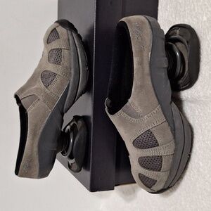 Z-Coil Zueco Gray Comfort Suede Clog Slip On Mules Women's Size 7